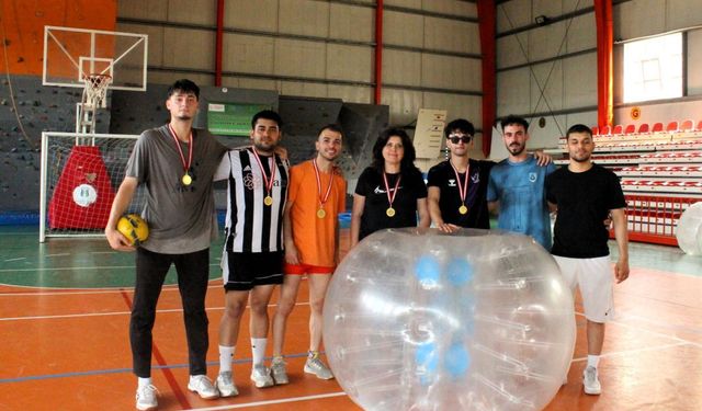 Balon futbolu turnuvasında ödüller sahiplerini buldu