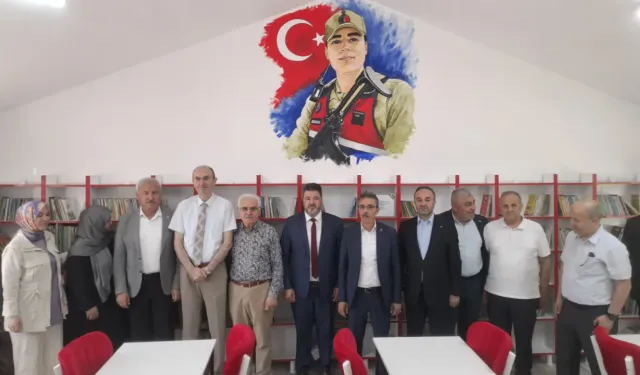 PTT çalışanları okullarda "şehit kütüphanesi" ile mescit yaptı