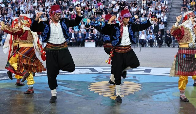 Bayraktepe’de Maarif Halk Dansları Şenliği büyük beğeni topladı