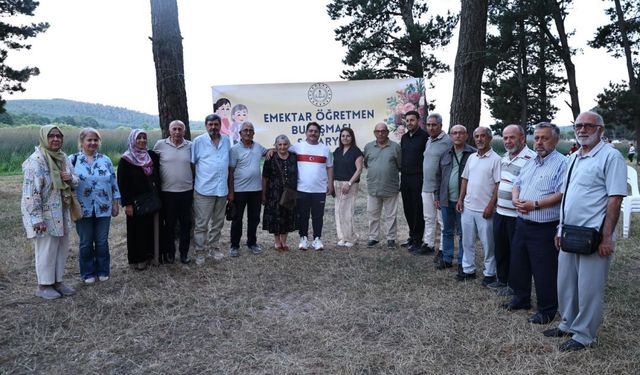 Emektar öğretmenler vefa buluşmasında bir araya geldi