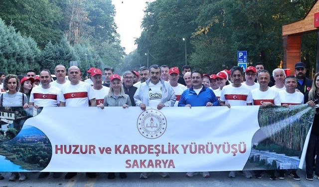 Milli Eğitim Bakanı Tekin, öğretmenlerle yürüdü 