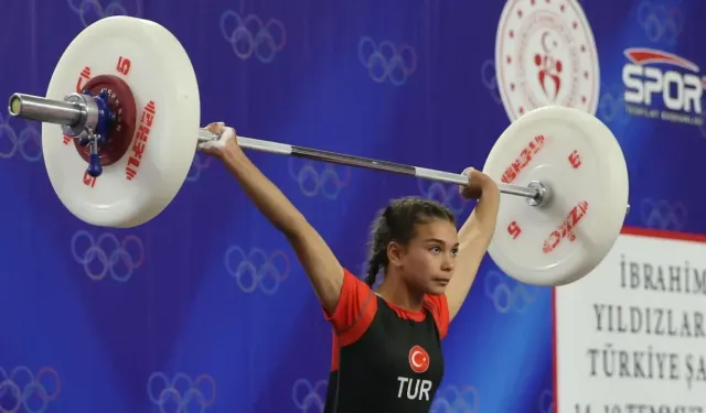 Yıldızlar Kulüpler Türkiye Halter Şampiyonası Sakarya'da başladı