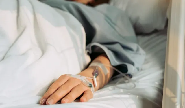 1,5 ay önce kanser teşhisi konulan anne yaşamını yitirdi