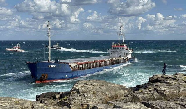 Kandıra'da karaya oturan 'Rapid' gemisine alıcı çıkmadı