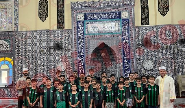 Sapak Camii öğrencilerine Sakaryaspor sürprizi... Alemdar'a bu videoyla teşekkür edip, camiye davet ettiler