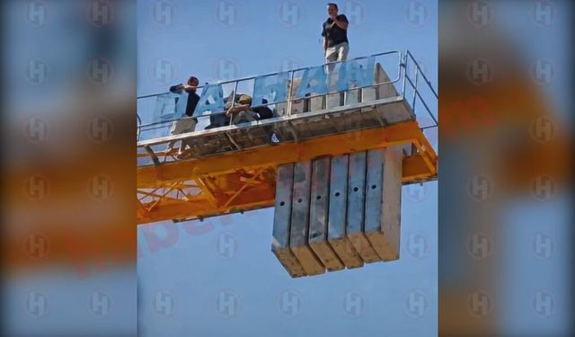 Maaşlarını alamayan işçiler kule vince çıktı