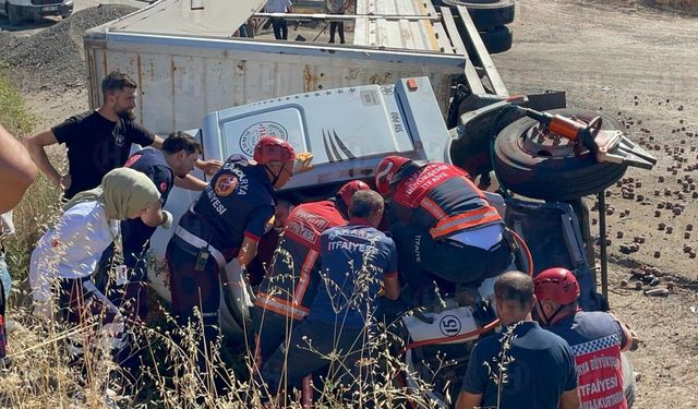 Freni patlayan kamyon ortalığı savaş alanına çevirdi... 6 yaralı