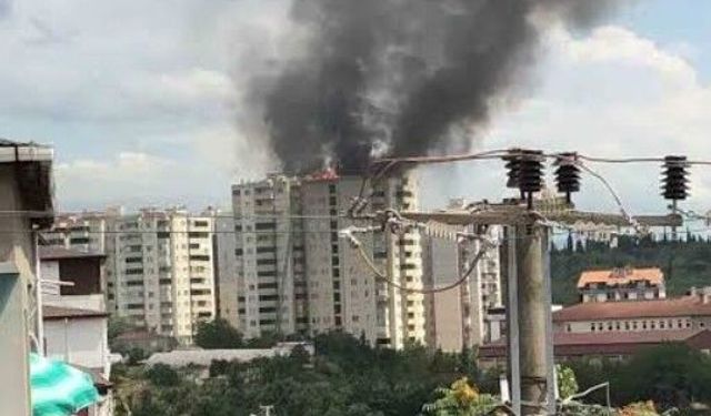 Bina çatısı alevlere teslim oldu