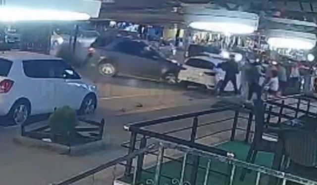 Kontrolden çıkıp karşı şeride geçti! Bebekli aile saniyelerle kurtuldu