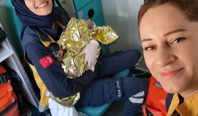 Hastaneye yetişemedi, bebek ambulansta dünyaya geldi