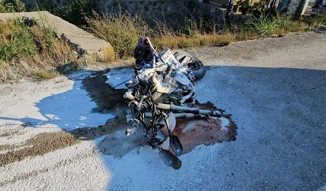 Kazada tekeri kopan motosikletin sürücüsü 20 yaşındaki genç kurtarılamadı