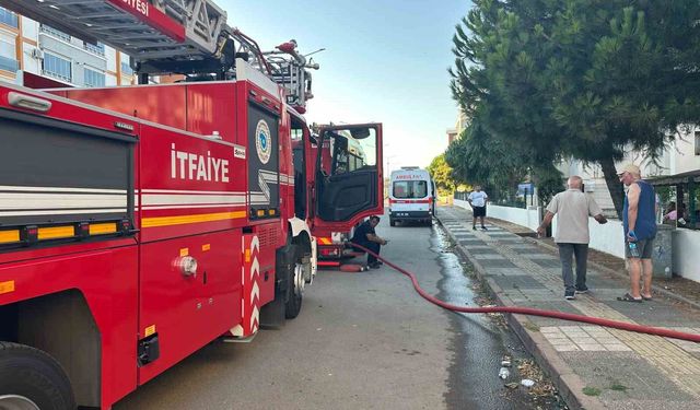 6 katlı binadan alevler yükseldi