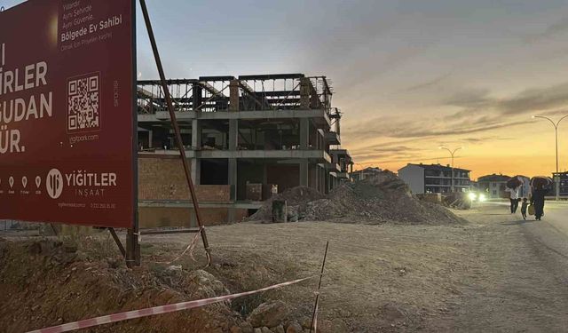 İnşaattan düşen kalıp ustası hayatını kaybetti