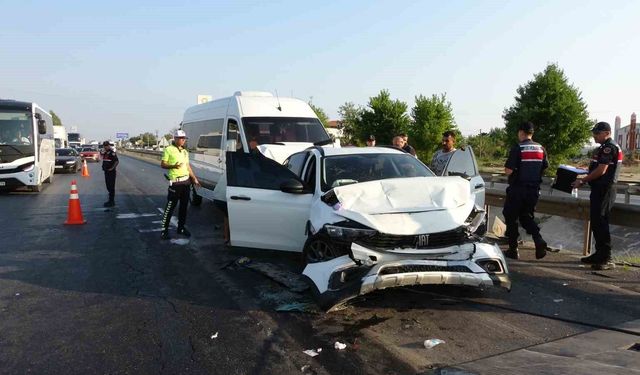 3'ü tur aracı 6 araç çarpıştı... Çok sayıda yaralı var