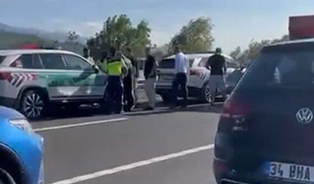 Anadolu Otoyolu'nda can pazarı... Hendek'te 12 araç birbirine girdi