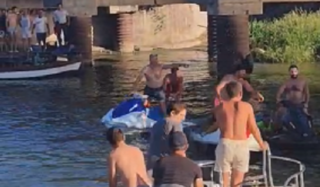 Jetski ile derenin içindeki köprü ayağına çarptılar