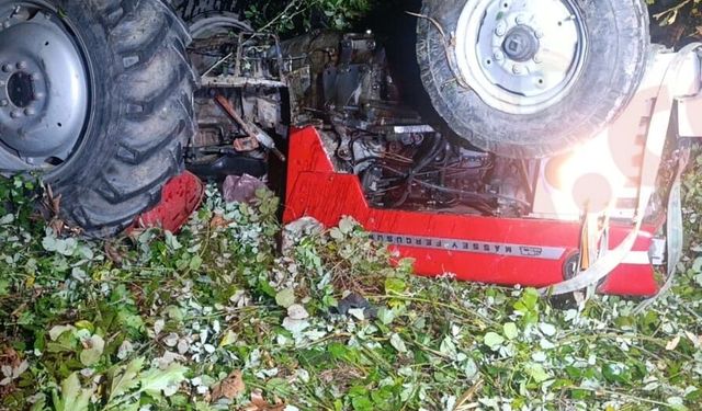 Devrilen traktörün sürücüsü hayatını kaybetti