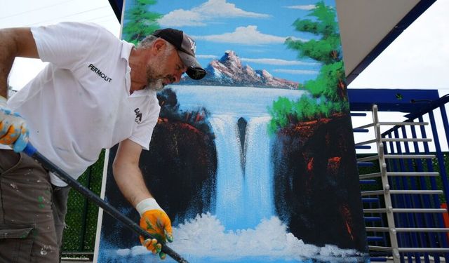 Sakarya’nın duvarlarını da “Bob Ross” renklendiriyor