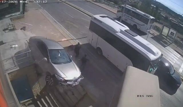 Otomobil merdiven boşluğuna uçtu... 2 kişi ezilmekten saniyelerle kurtuldu