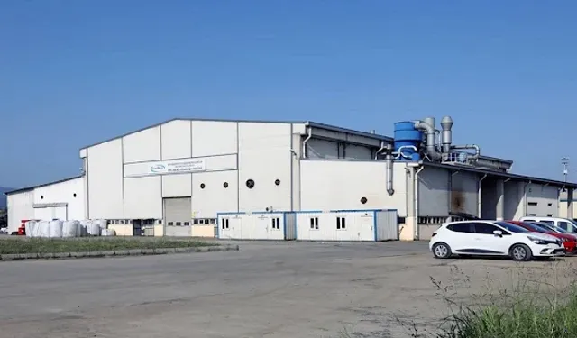 Akyazı’da geri dönüşüm fabrikasında yangın! Ekipler bölgeye sevk edildi