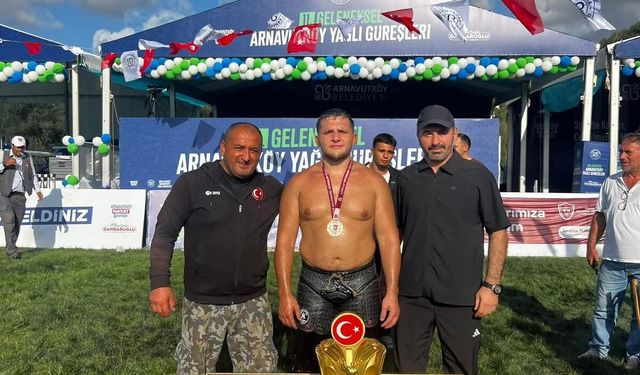 Akyazılı Serdar pehlivan, altın kemerle döndü