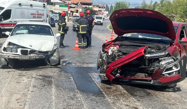 MHP İlçe Başkanı trafik kazası geçirdi... Araç alev aldı