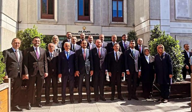 İstanbul'da üç ilçe belediye başkanı AK Parti'ye geçti