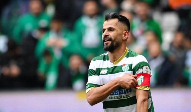 İlhan Depe Sakaryaspor'a imzayı atıyor