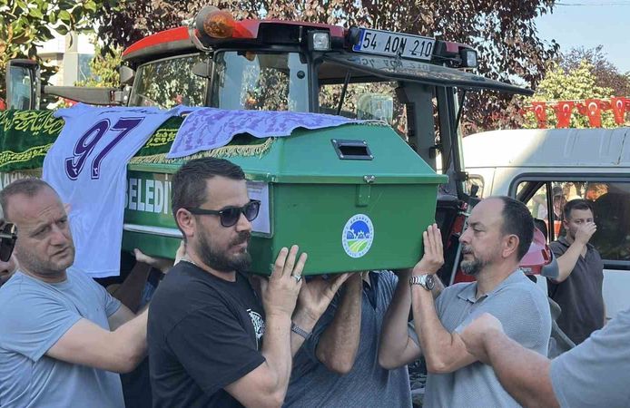 Üvey oğlu tarafından öldürülen baba defnedildi
