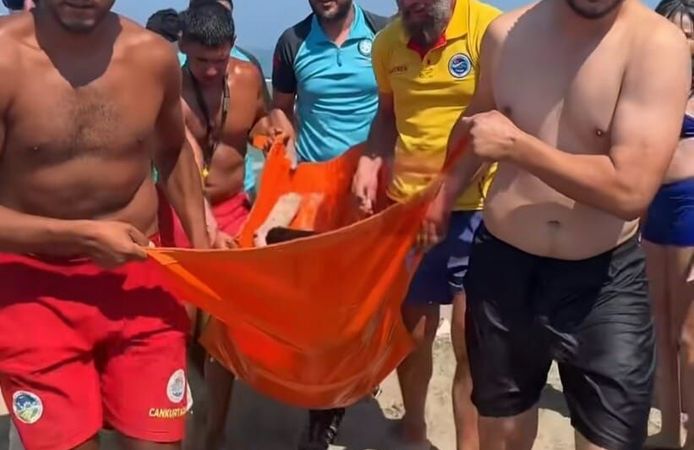 Boğulma tehlikesi geçiren kadın kurtarıldı