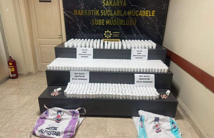 Zehir tacirleri gişede yakalandı