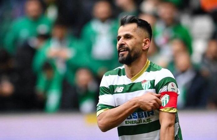 İlhan Depe Sakaryaspor'a imzayı atıyor