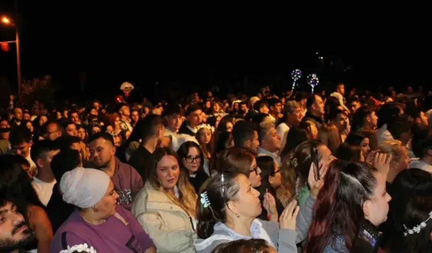 İrem Derici hayranlarını coşturdu
