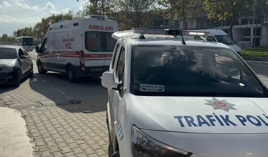 Halk otobüsü ile otomobil çarpıştı: 2 yaralı