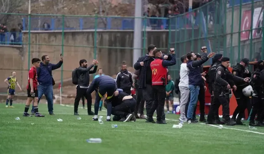 Fenerbahçe teknik direktörüne saldırı!