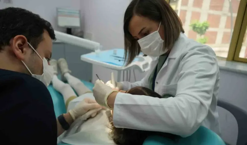  "Nasıl olsa düşecek" denilen süt dişleri okul başarısını etkiliyor