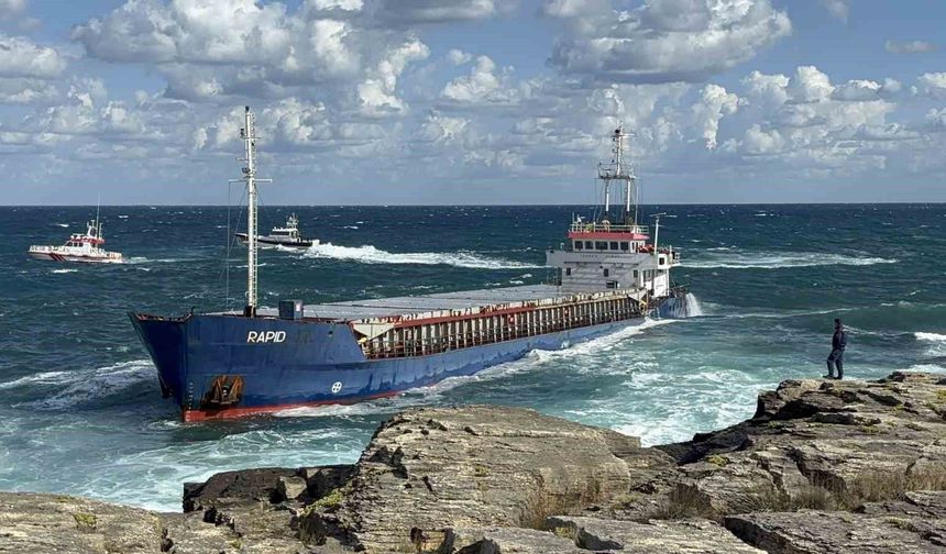 Kandıra'da karaya oturan 'Rapid' gemisine alıcı çıkmadı