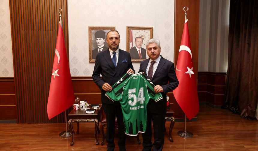 Sakaryaspor'a bir transfer Vali Doğan'dan