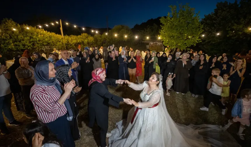 Zihinsel ve bedensel engelli Merve'nin gelinlik giyme hayali gerçek oldu