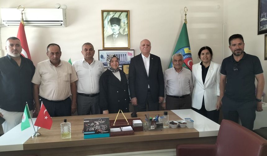 Şemsi Bayraktar Geyve'de çiftçilerle buluştu