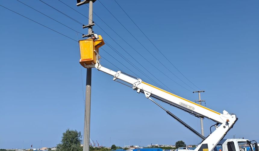 Çadırların kaçak elektrik bağlantıları kesildi