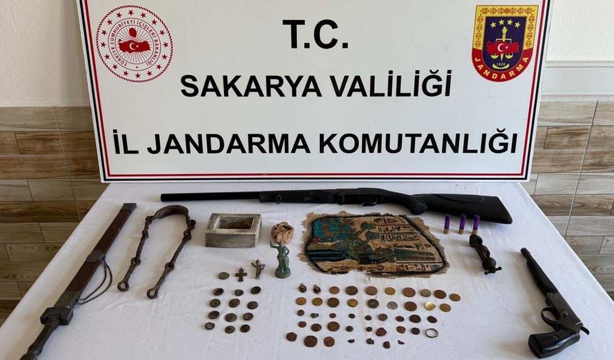 Karasu'da "Anadolu Mirası" operasyonu! 63 tarihi eser ele geçirildi