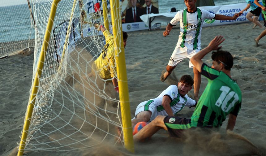 Kocaali Sahili’nde Plaj Futbolu Şampiyonası... 16 takım şampiyonluk için yarışacak