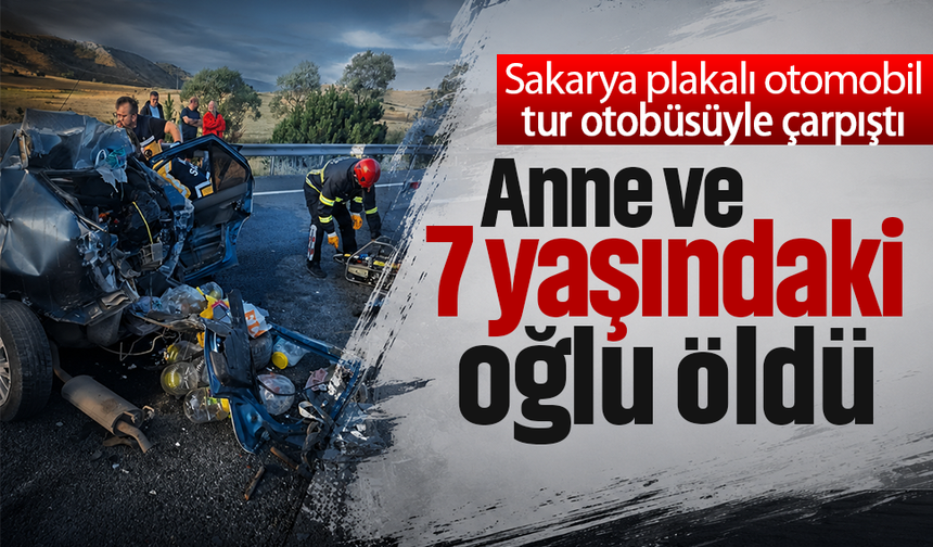 Sakarya plakalı otomobil tur otobüsüyle çarpıştı... Anne ve 7 yaşındaki oğlu öldü