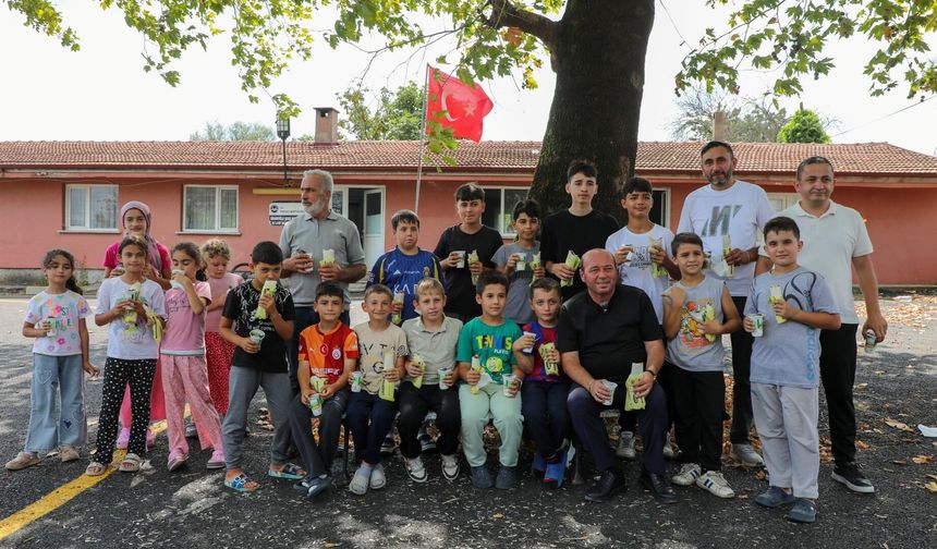 Öğrenciler istedi, Başkan Ata çiğ köfteyle geldi