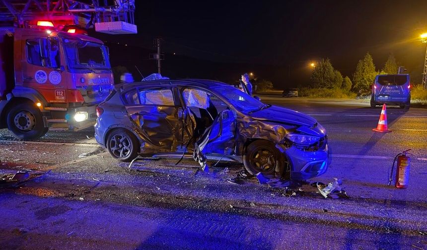 İki otomobil çarpıştı! 5 kişi yaralandı