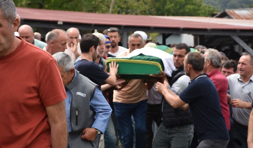 Fındık bahçesinde fenalaşan baba toprağa verildi