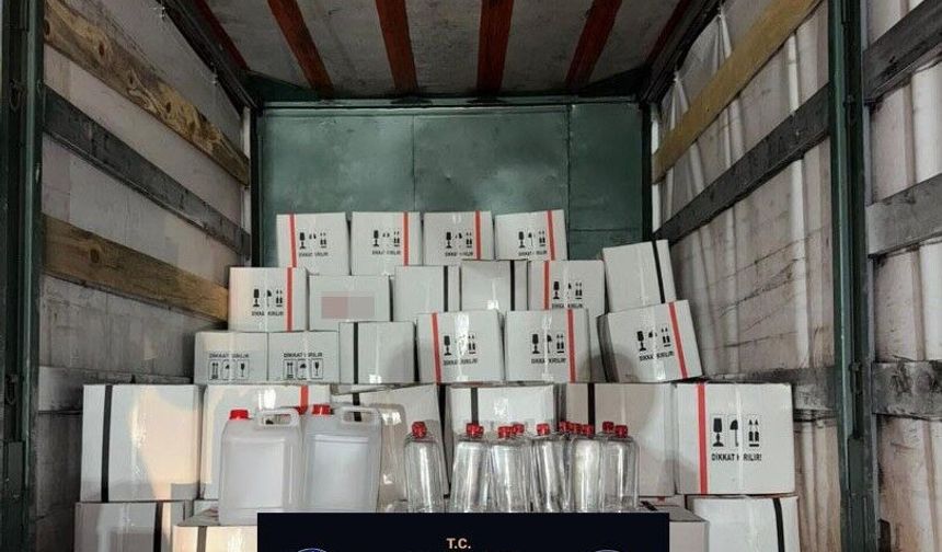 2 bin 400 litre kaçak etil alkol ele geçirildi