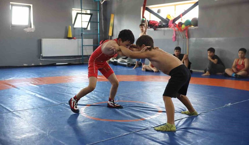 Sakarya’da çocuklar yaz tatilini sporla değerlendiriyor