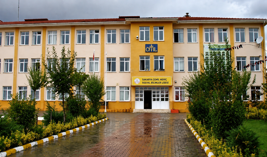 Cemil Meriç Sosyal Bilimler Lisesi'nden YKS'de yüzde 75 yerleştirme başarısı